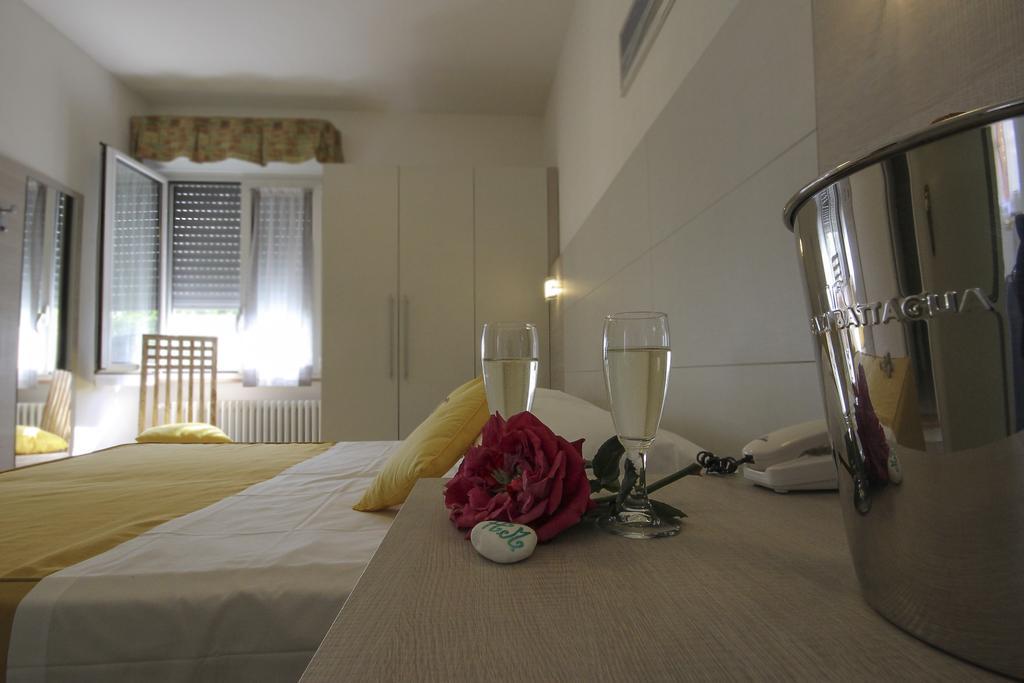 פורטה דיי מארמי Hotel Miramare חדר תמונה